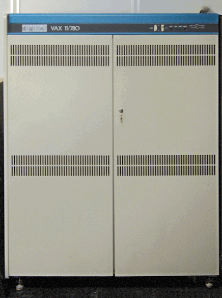 VAX-11/780 en sala de cómputo